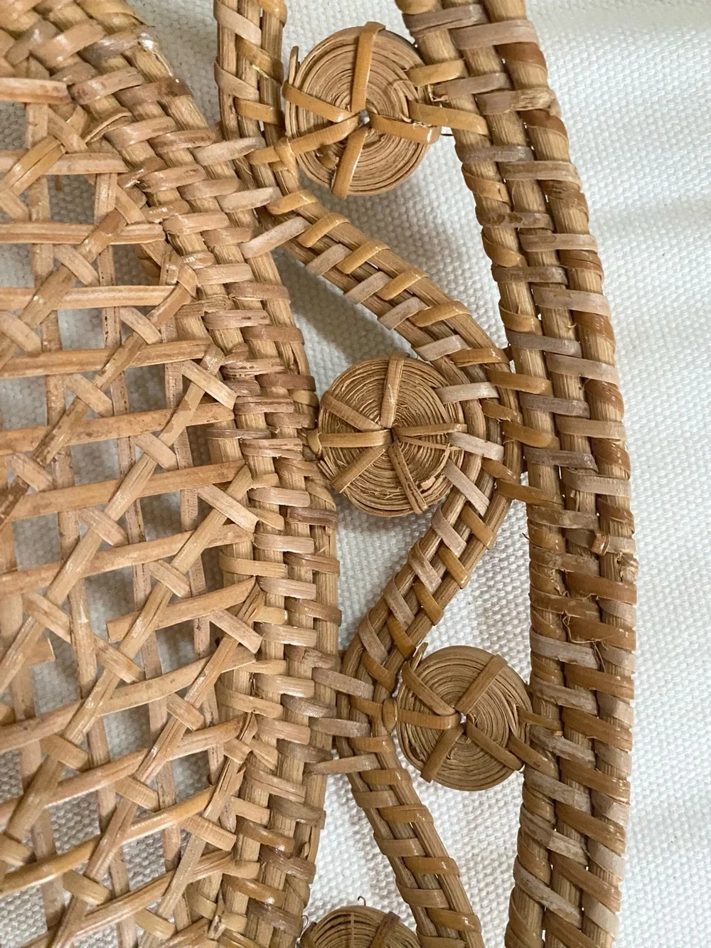 VTG Rattan Leaf Teardrop Hand Woven Shallow Whicker Basket w Handle 16”